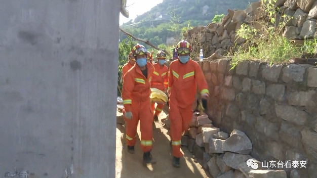 泰安天宝镇山洪灾害致3死1伤另有1人失联,记者