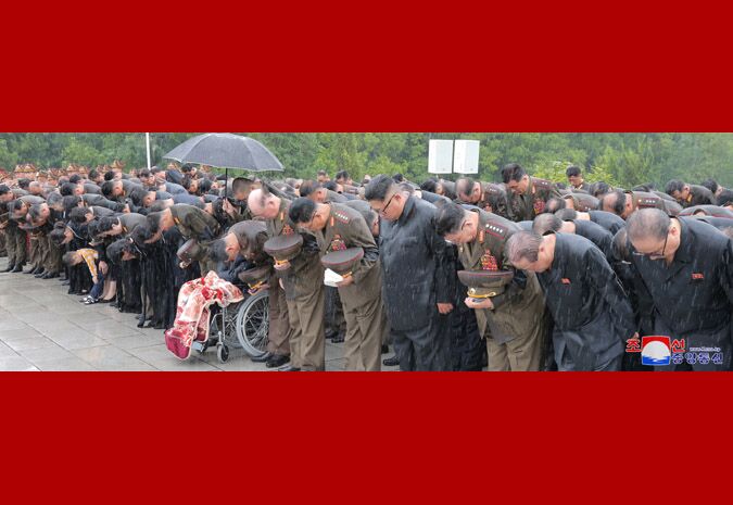 朝鲜为“扶灵七元老”金永春举行国葬 金正恩淋雨默哀