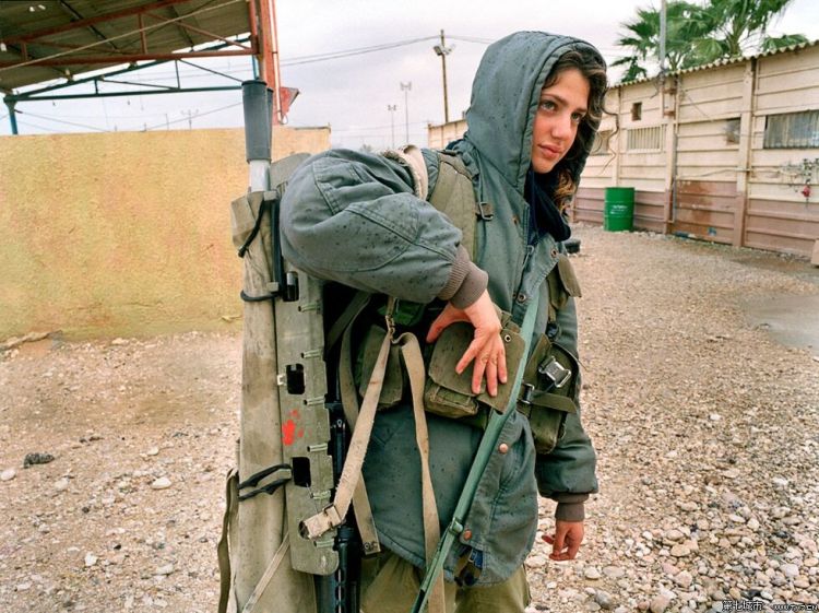 以色列公民退役后将可自留武器 可持枪退役军人达数十万