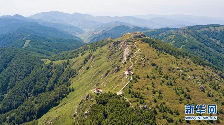 山森林公园位于内蒙古自治区乌兰察布市兴和县境内,公园内山势险峻