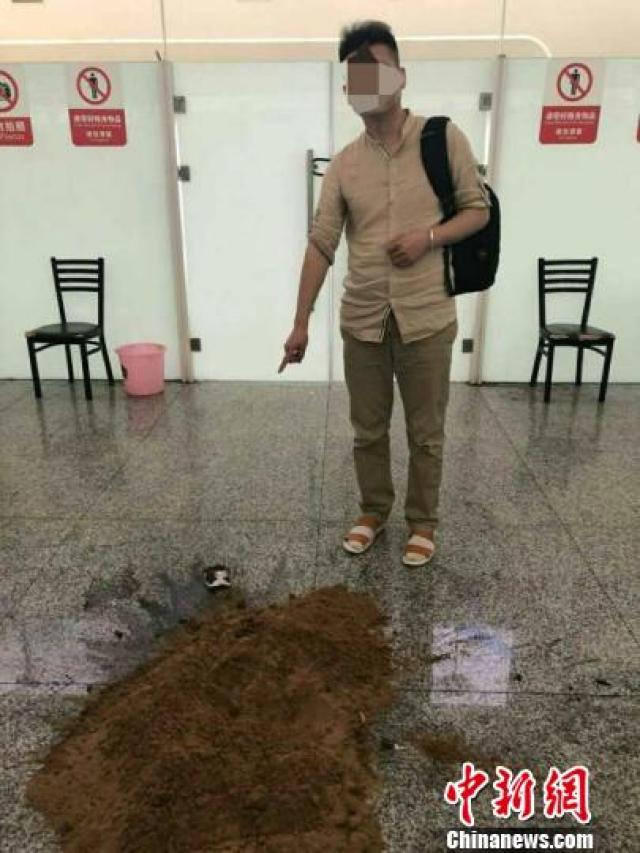 摔砸充电宝自燃引发安检通道关闭 郑州机场一旅客被拘