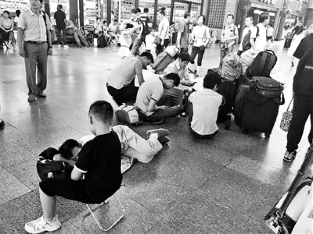 北京站候车设收费休息厅引争议 车站人员:合法经营