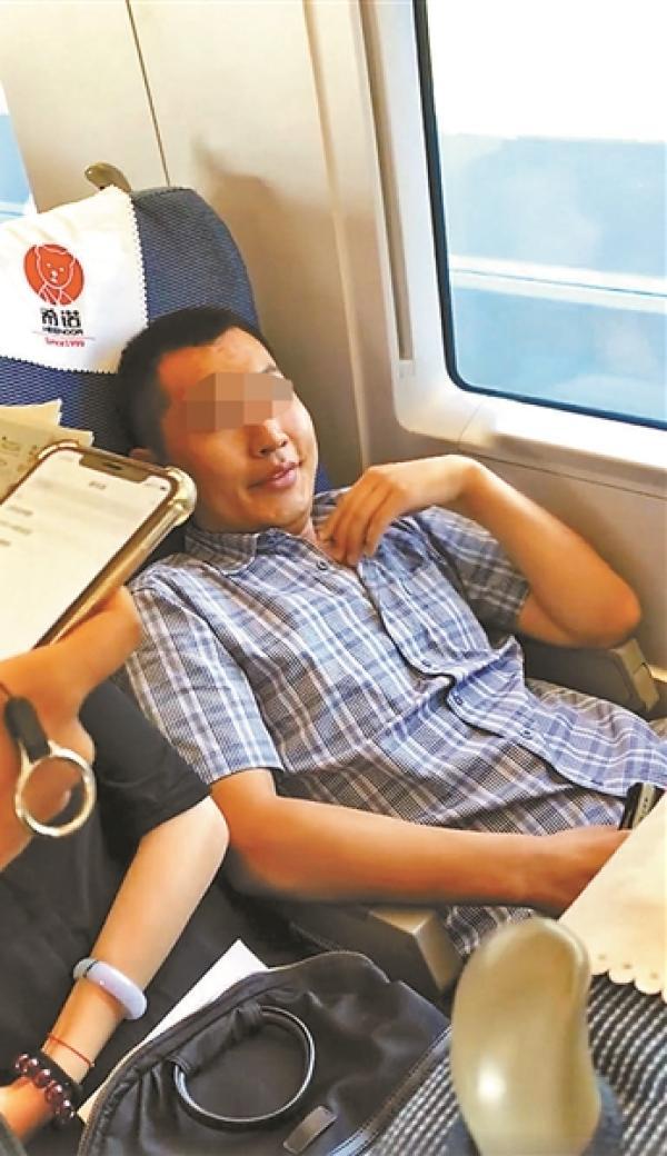 济南铁路公安介入调查男子高铁霸座事件，处理结果将及时公布