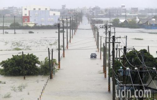 台湾南部多地水患成灾 中南部仍须严防豪大雨