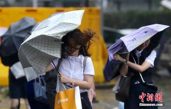 西南气流影响 台湾中南部严防豪雨等级雨势