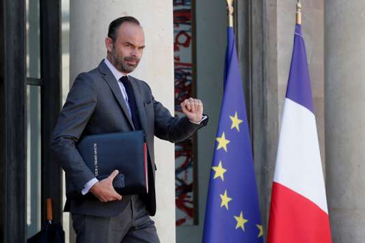 法国总理公布2019年预算案 取消加班费征税削