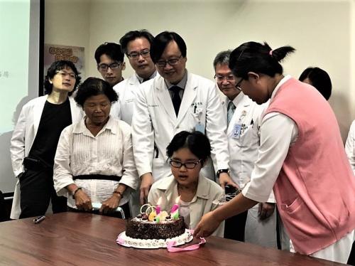 台湾女孩双肺移植重获新生 曾预计生命仅剩1个月