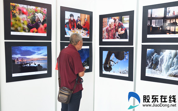烟台市老年书法美术摄影展在国际博览中心举行