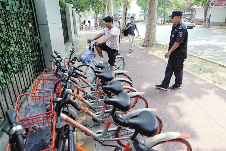 济南火车站广场禁停共享单车