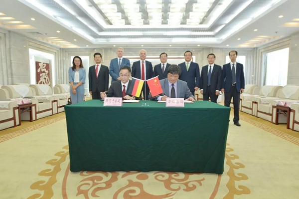 王忠林、孙述涛出席力诺集团与西门子智慧能源合作协议签署仪式