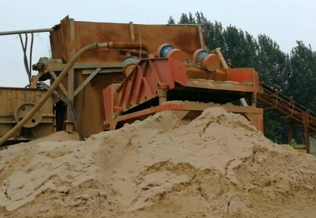 洗沙厂夜洗千吨 麻刚沙被加工后做了混凝土