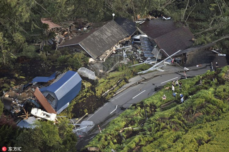 日本北海道6.9级地震引发山体滑坡 房屋遭掩埋