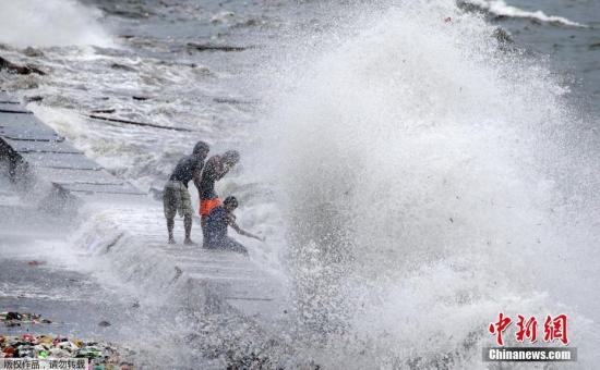 菲律宾正值台风季节 中领馆吁中国游客避免海上活动