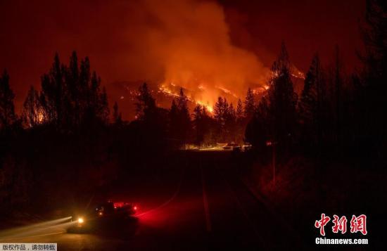 加州山火烧不停 消防部门要求再拨款2.34亿美元