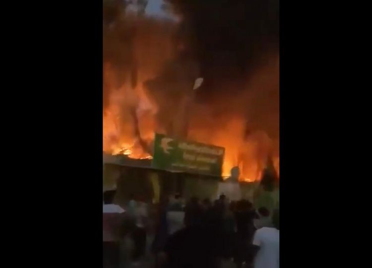 伊拉克示威者纵火烧毁伊朗领馆 伊拉克外交部深感遗憾