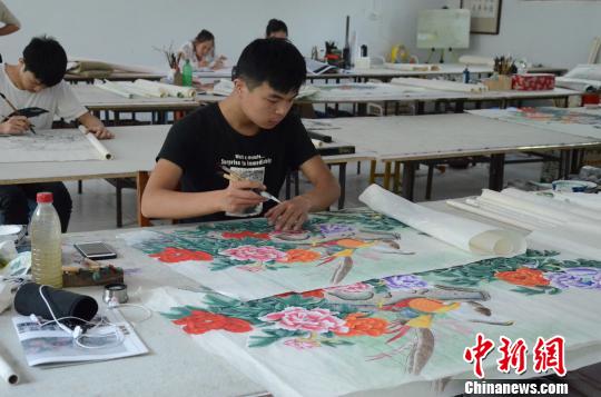 “中国农民绘画之乡”建立“非遗+就业工坊”培训基地助力扶贫
