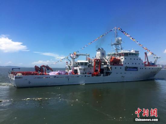 中国“向阳红03”船在东太平洋合同区展开科学调查