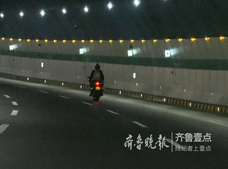 险!济南高架路隧道内,竟有摩托车在狂飙