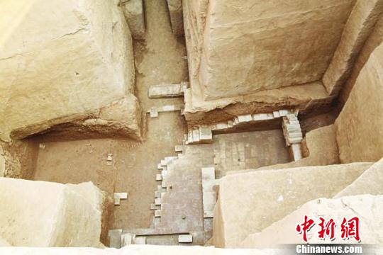 陕西银西铁路基建考古发现罕见“古墓相套”