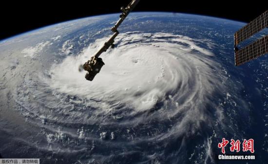飓风“佛罗伦斯”来袭 美国民众忙加油抢购物资