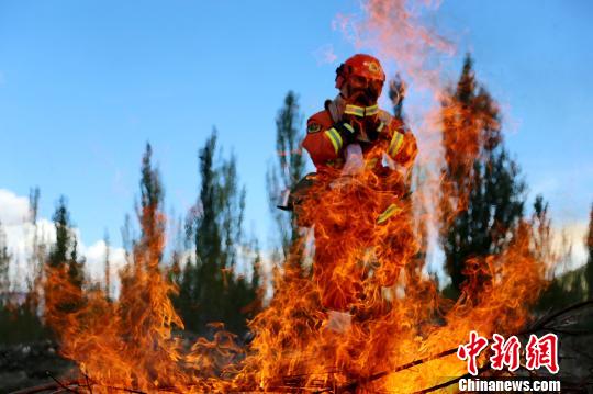 武警西藏森林总队防火演练筑牢边疆生态安全屏障