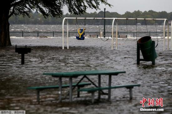 飓风“佛罗伦斯”扑向美国东海岸 暴雨恐致洪灾