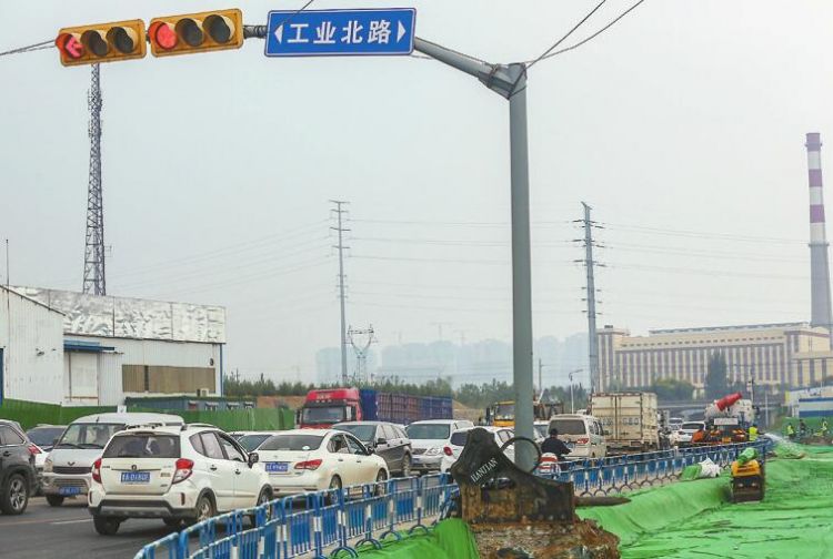 济南：工业北路“拔堵” 机场路口改造开工