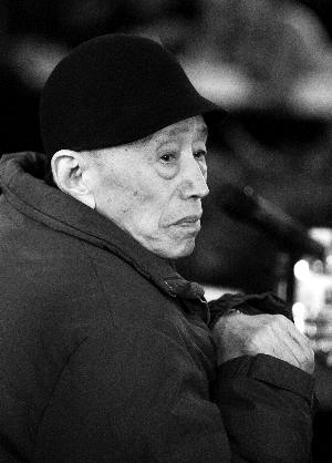 追忆表演艺术家朱旭:肯用功 多年的习惯是抄剧本