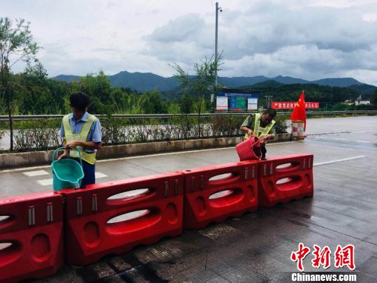台风“山竹”来袭 广东18个地市高速公路实施入口封闭