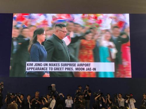 韩国总统文在寅抵达平壤 金正恩在机场迎接