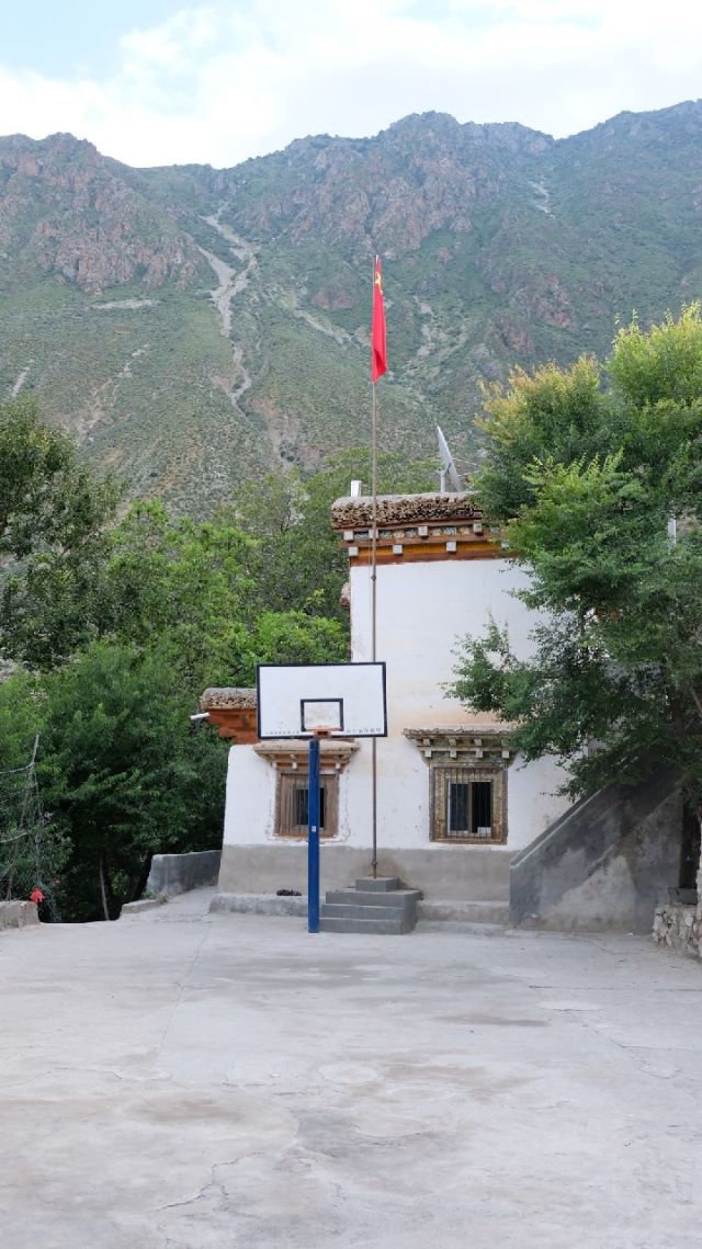中国西部偏远藏村：20年间走出26名大学生