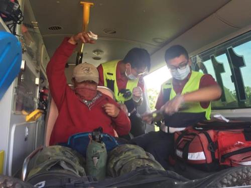 台湾登山者获救后逃跑致救援者遇险 遭罚款索赔