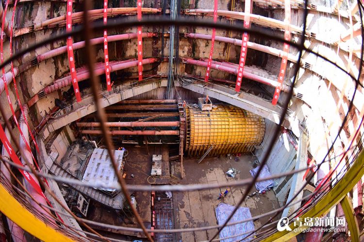 探秘青岛地铁泥水盾构机 每天在海底掘进15米