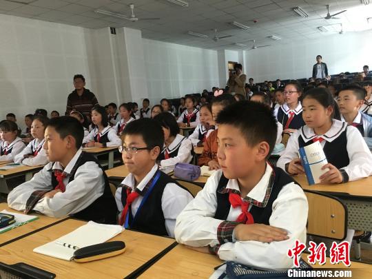 中科院科学家与西藏青少年“零距离”科普交流