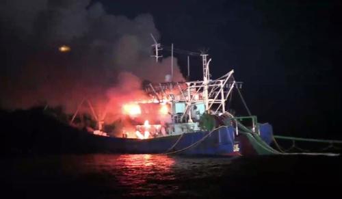 韩媒：一中国渔船在韩海域发生火灾 8名渔民安全逃生