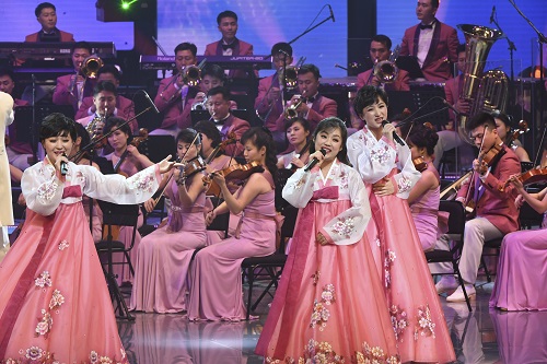 朝韩领导人同看三池渊管弦乐团演出 金正恩：可以多看一会儿