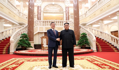 韩媒：韩朝双方签署《平壤共同宣言》和军事协议