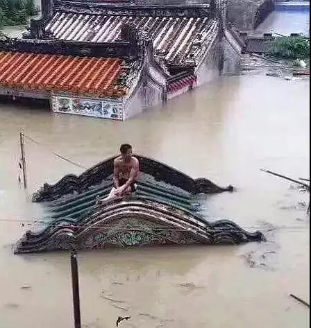 潮汕水灾“被困屋顶的男人"，原来他才是英雄！