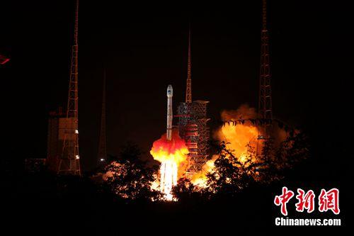 中国“一箭双星”成功发射两颗北斗导航卫星 首次装载搜救设备