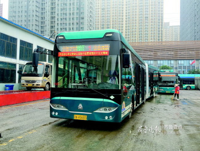 济南BRT1号线换“巨无霸”，65路、306路票价降至2元