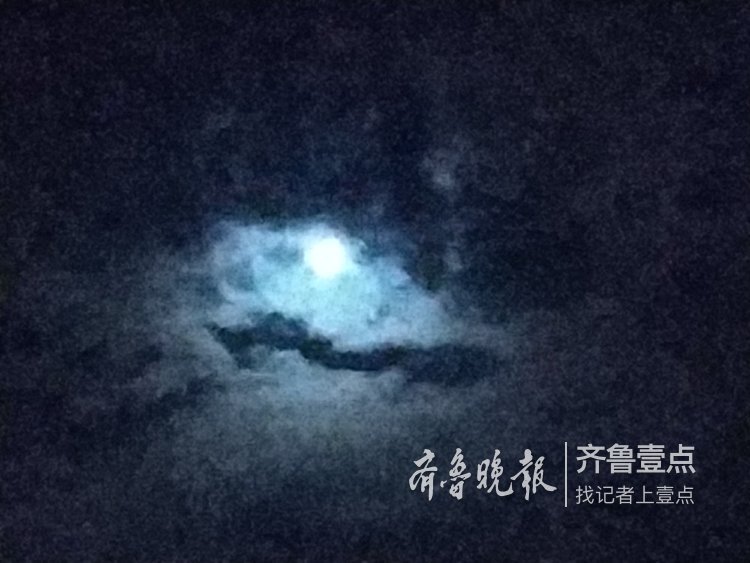 绵绵秋雨停歇后，济南午夜出现“蓝月亮”