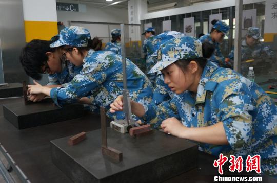 杜绝职场性骚扰 河南出台女职工劳动保护特别规定