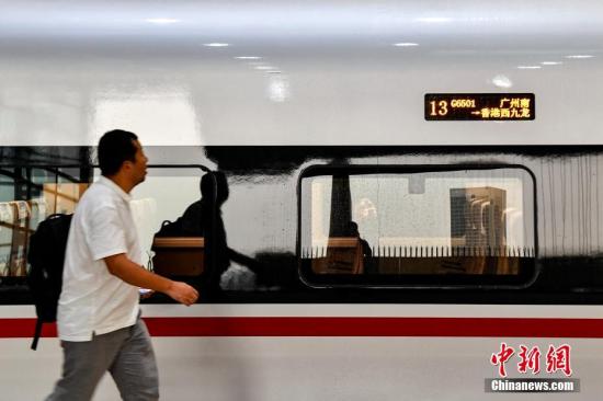 中国铁路总公司：内地香港高铁正式实现互联互通