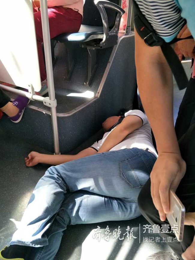 情报站|济南文化东路两车追尾,公交车内乘客受伤送医