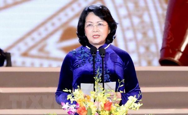越媒称邓氏玉盛出任国家代主席：成越南首位女元首