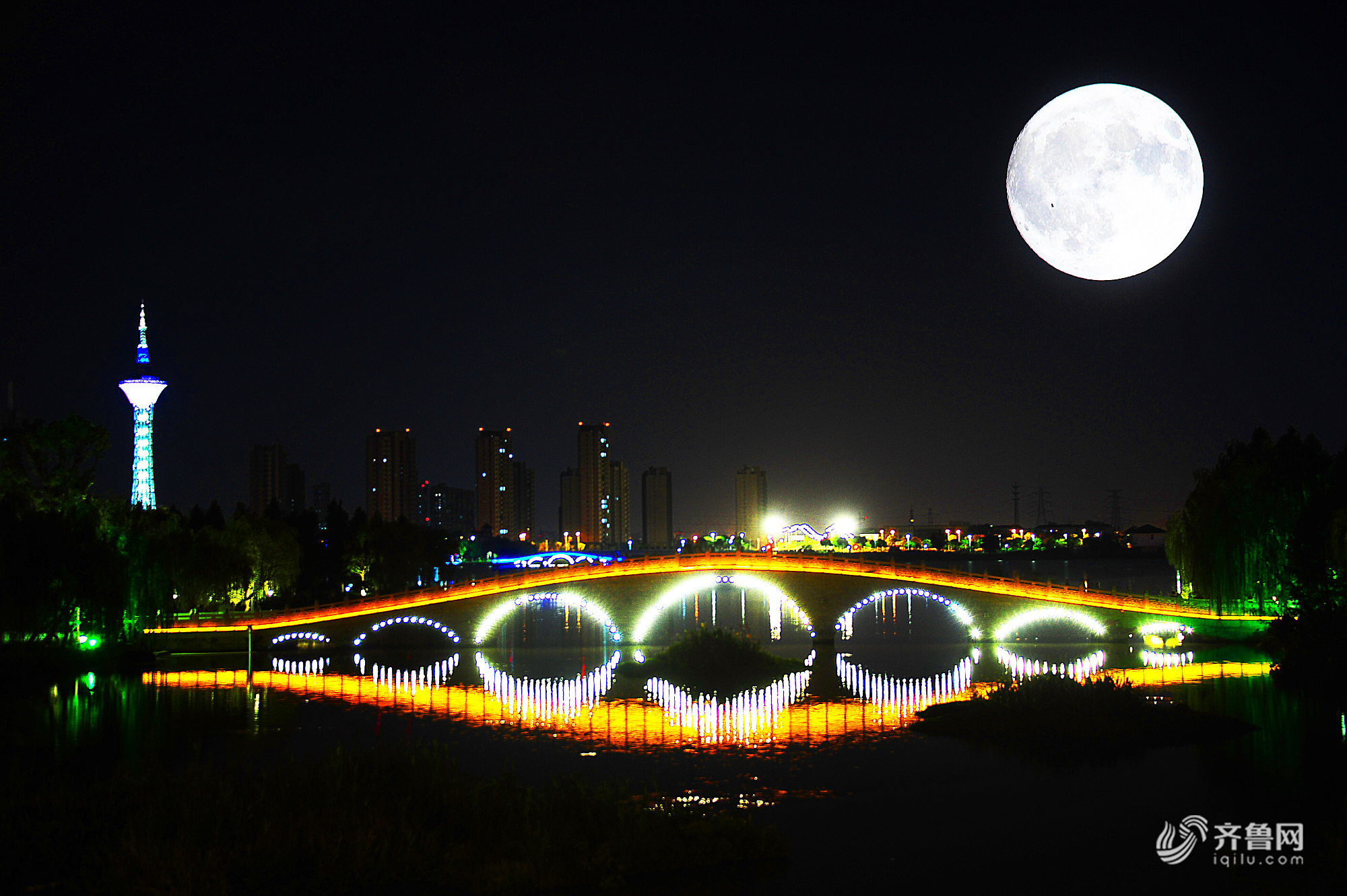 中秋佳节月亮圆各地齐赏良辰美景圆月