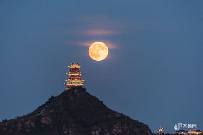 中秋佳节月亮圆 各地齐赏良辰美景圆月