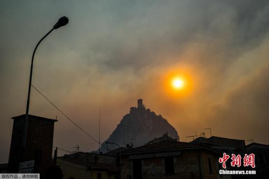 意大利比萨市周边山区发生大火 700余人被疏散