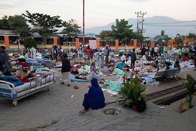 记者连线 | 印尼强震死亡人数上升到384人