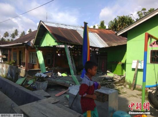 印尼灾难局称强震致48人死数百伤 遇难人数或再上升